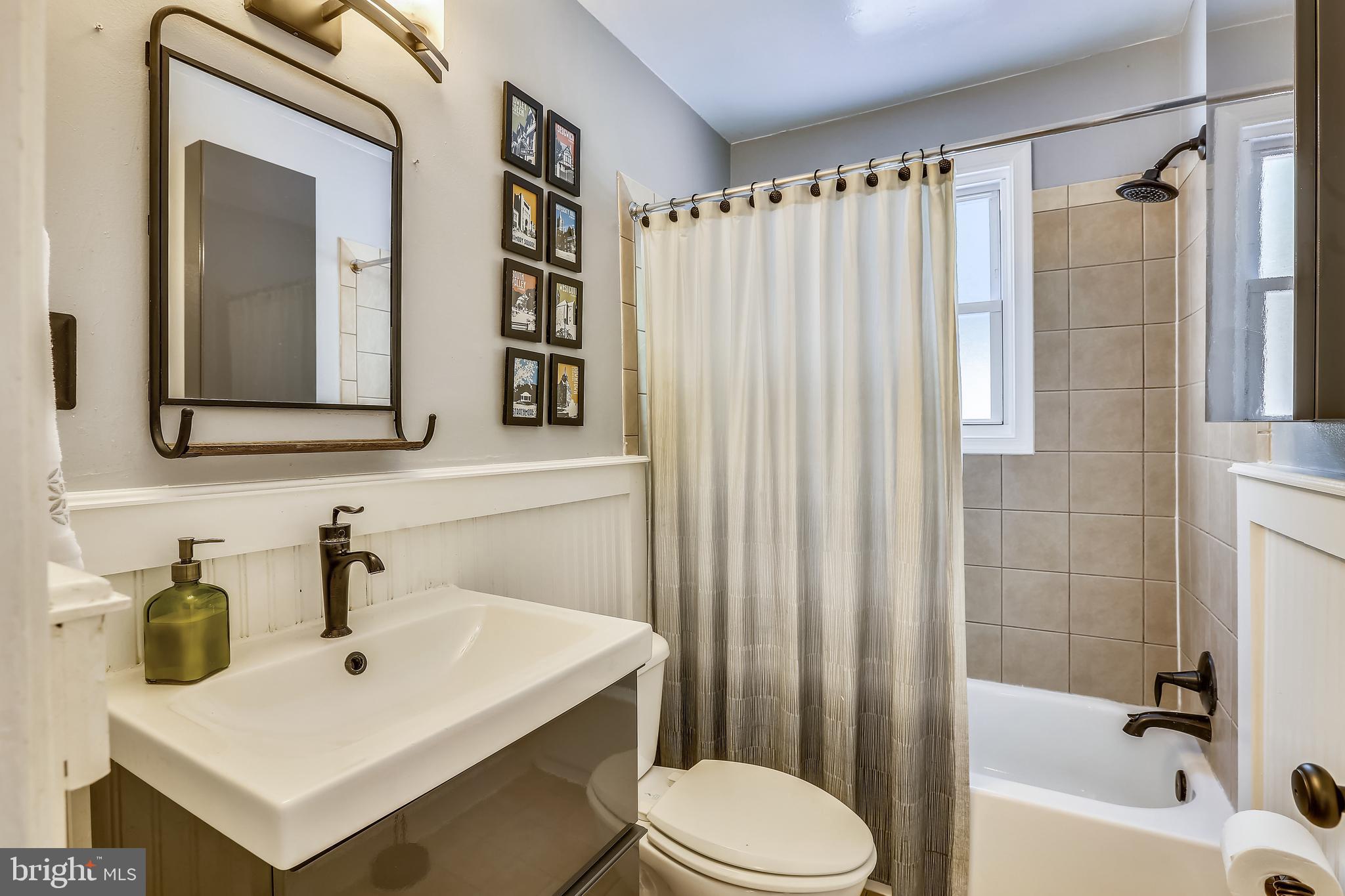 2908 Parker Avenue Silver Spring, MD 20902 - Photo 19 of 39 Main level and updated bath