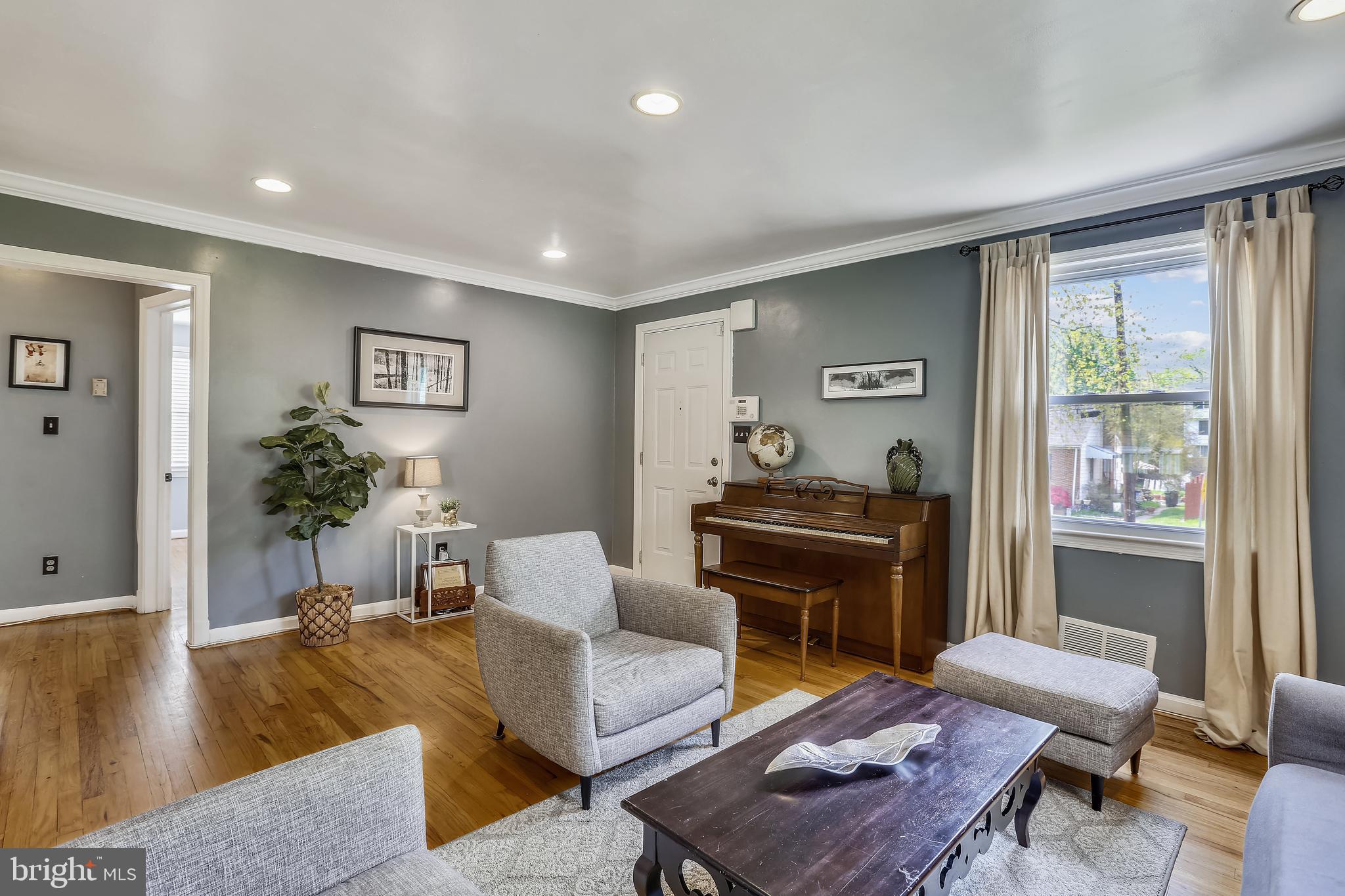 2908 Parker Avenue Silver Spring, MD 20902 - Photo 5 of 39 Hardwood floors and lots of light