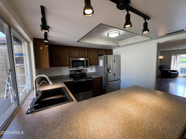 $1,695 | 5222 West Carol Avenue, Glendale, AZ 85302