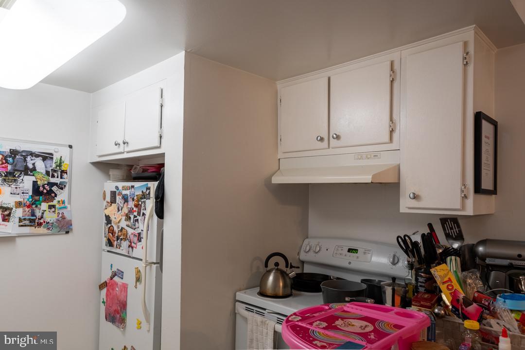 4230 River Road Northwest Washington, DC 20016 - Photo 9 of 11 sample- Kitchen