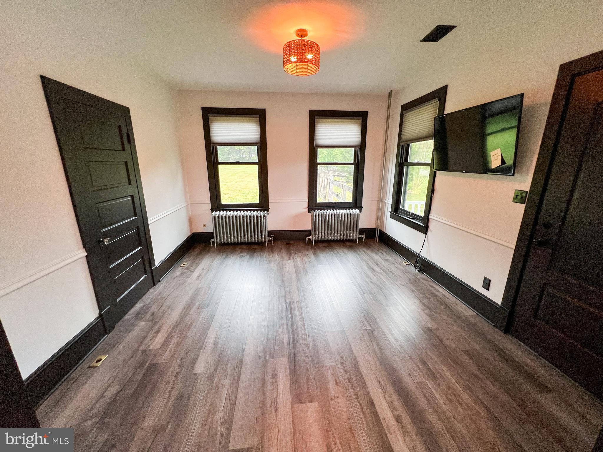 22310 Dickerson Road Dickerson, MD 20842 - Photo 20 of 68 Living
