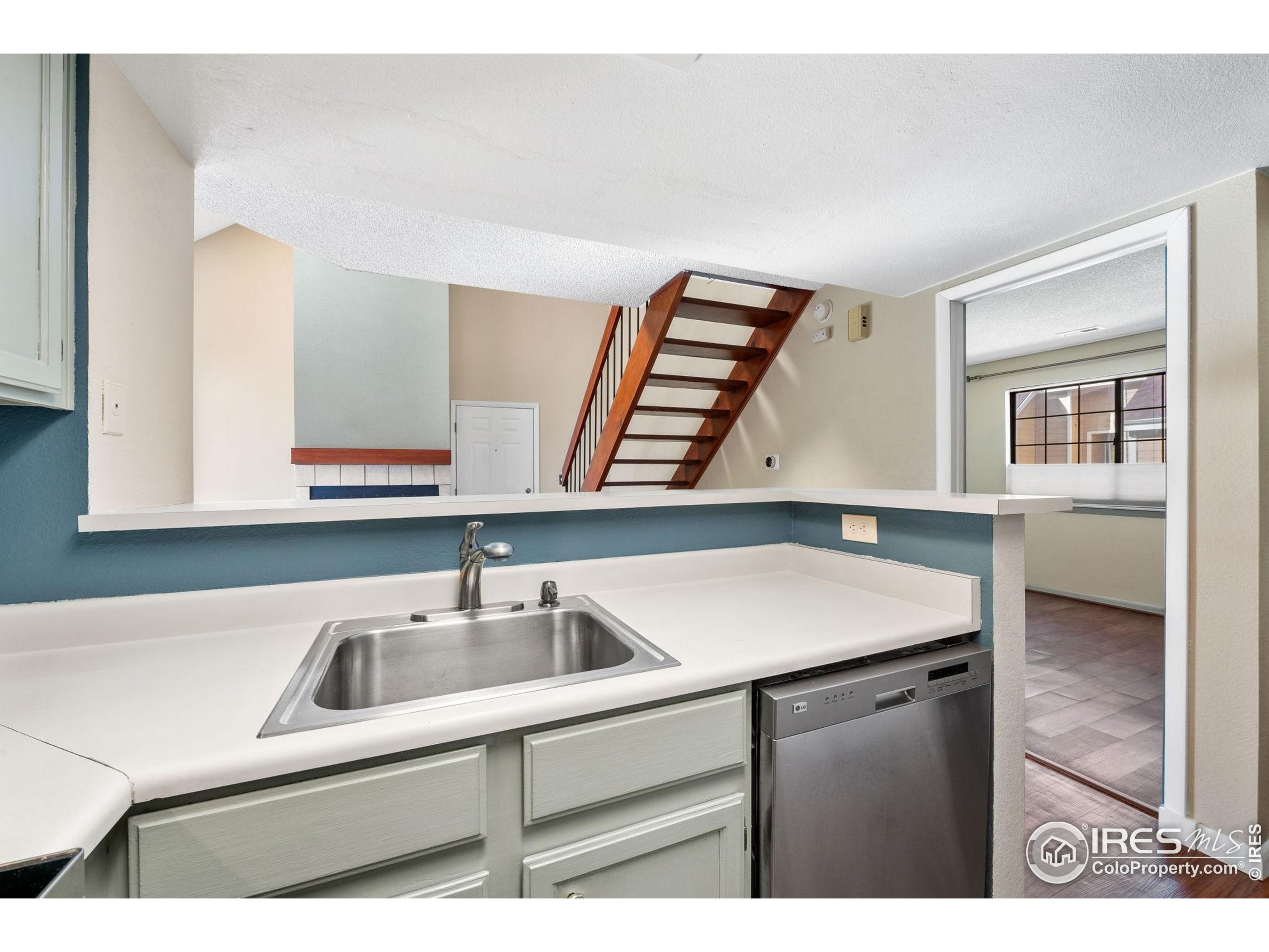 5914 Gunbarrel Avenue, Unit F Boulder, CO 80301 - Photo 6 of 25 a view living room with a sink and cabinets