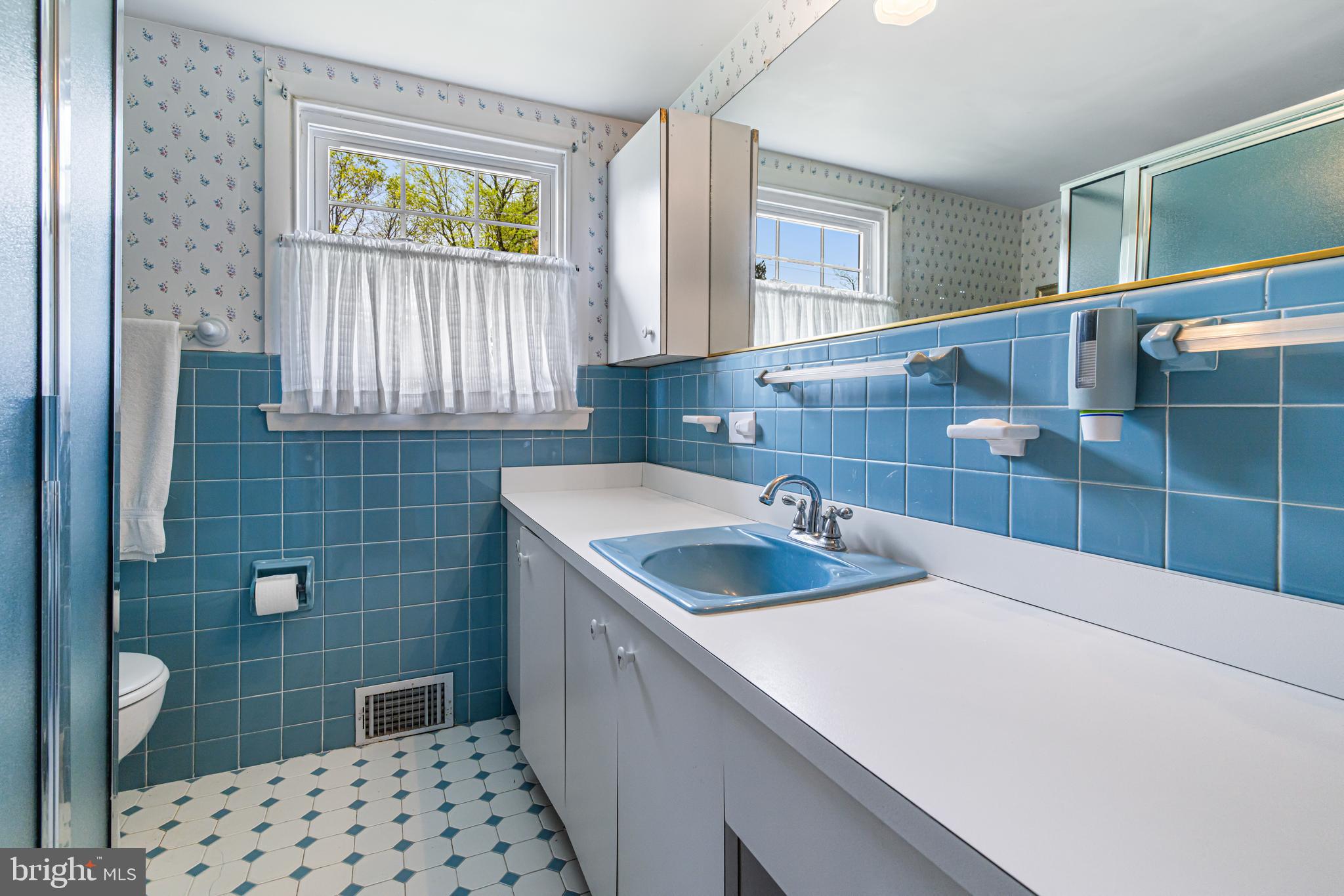 1036 Kipling Road Jenkintown, PA 19046 - Photo 24 of 35 Hall Bathroom First Floor