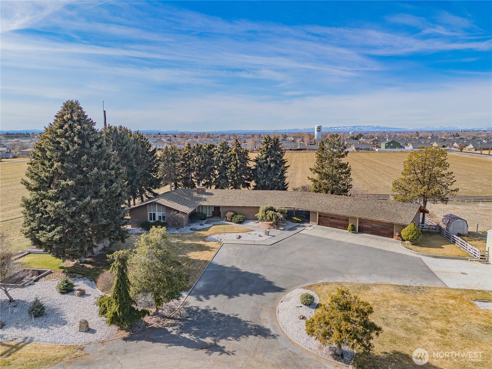 2400 Hamilton Road Northeast Moses Lake, WA 98837 - Photo 2 of 40 Gallery Image 2