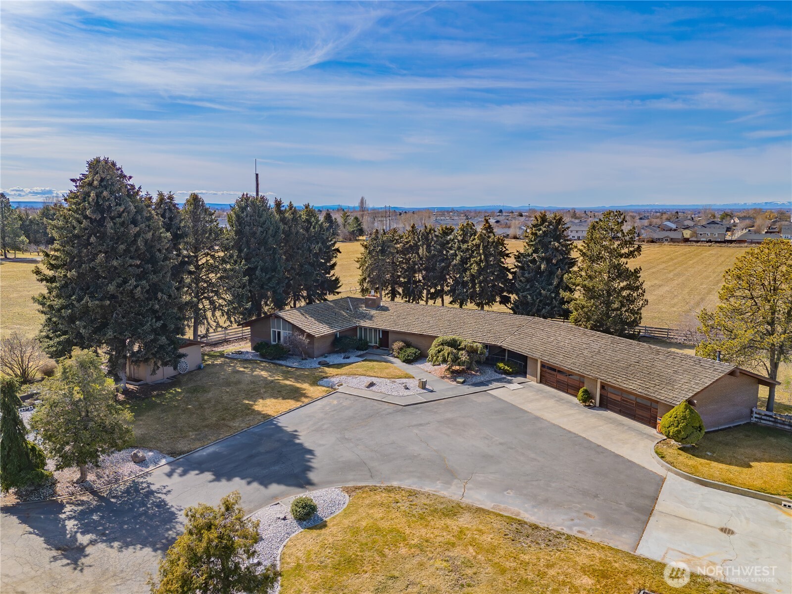 2400 Hamilton Road Northeast Moses Lake, WA 98837 - Photo 3 of 40 Gallery Image 3