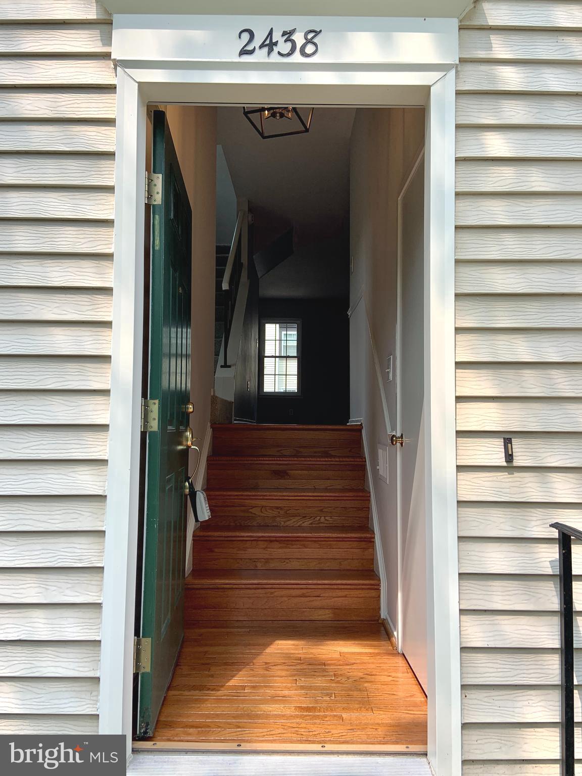 2438 Ridgehampton Court Reston, VA 20191 - Photo 3 of 47 WELCOME HOME !!