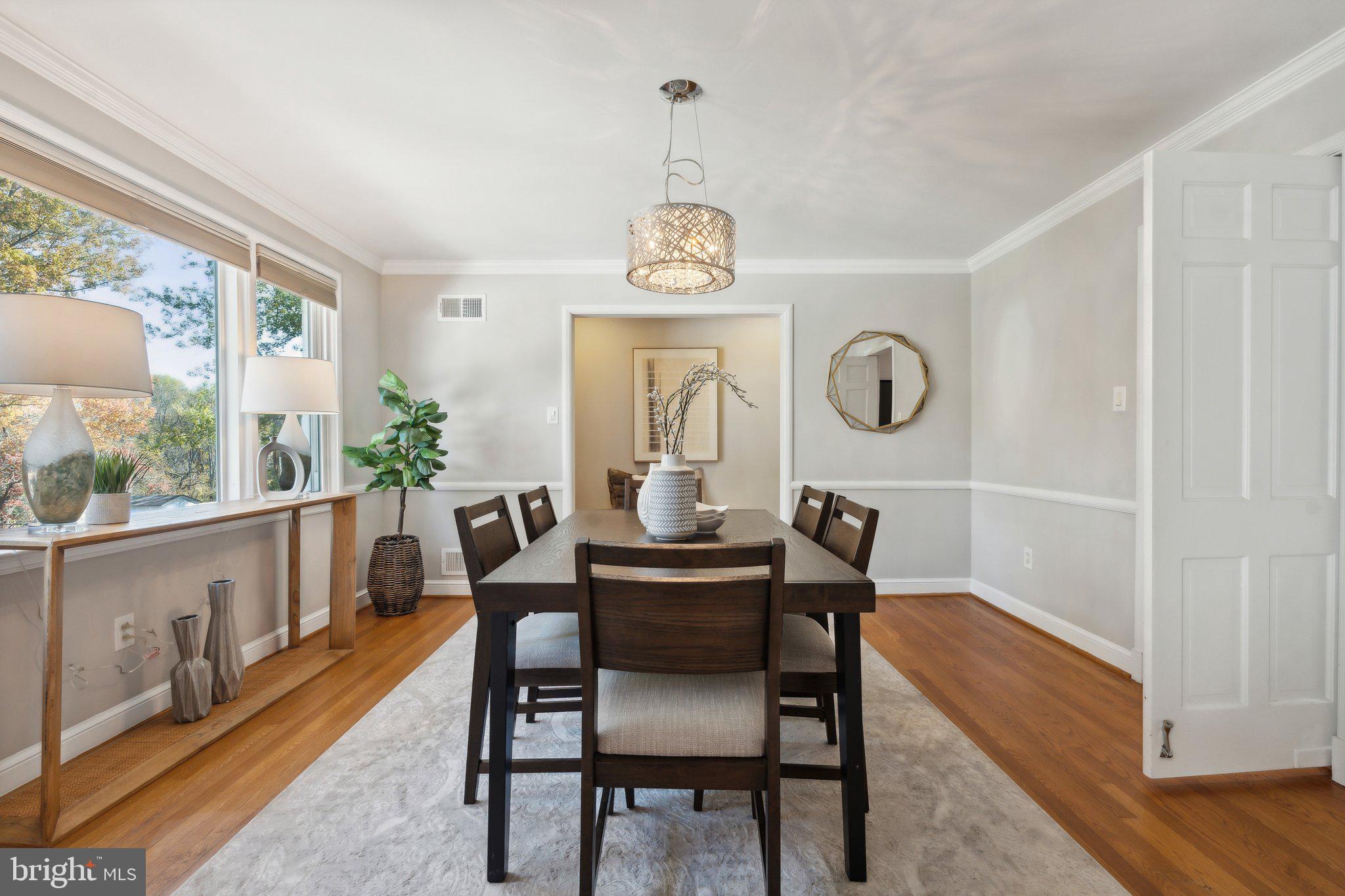 12727 River Road Potomac, MD 20854 - Photo 11 of 31 Dining Room