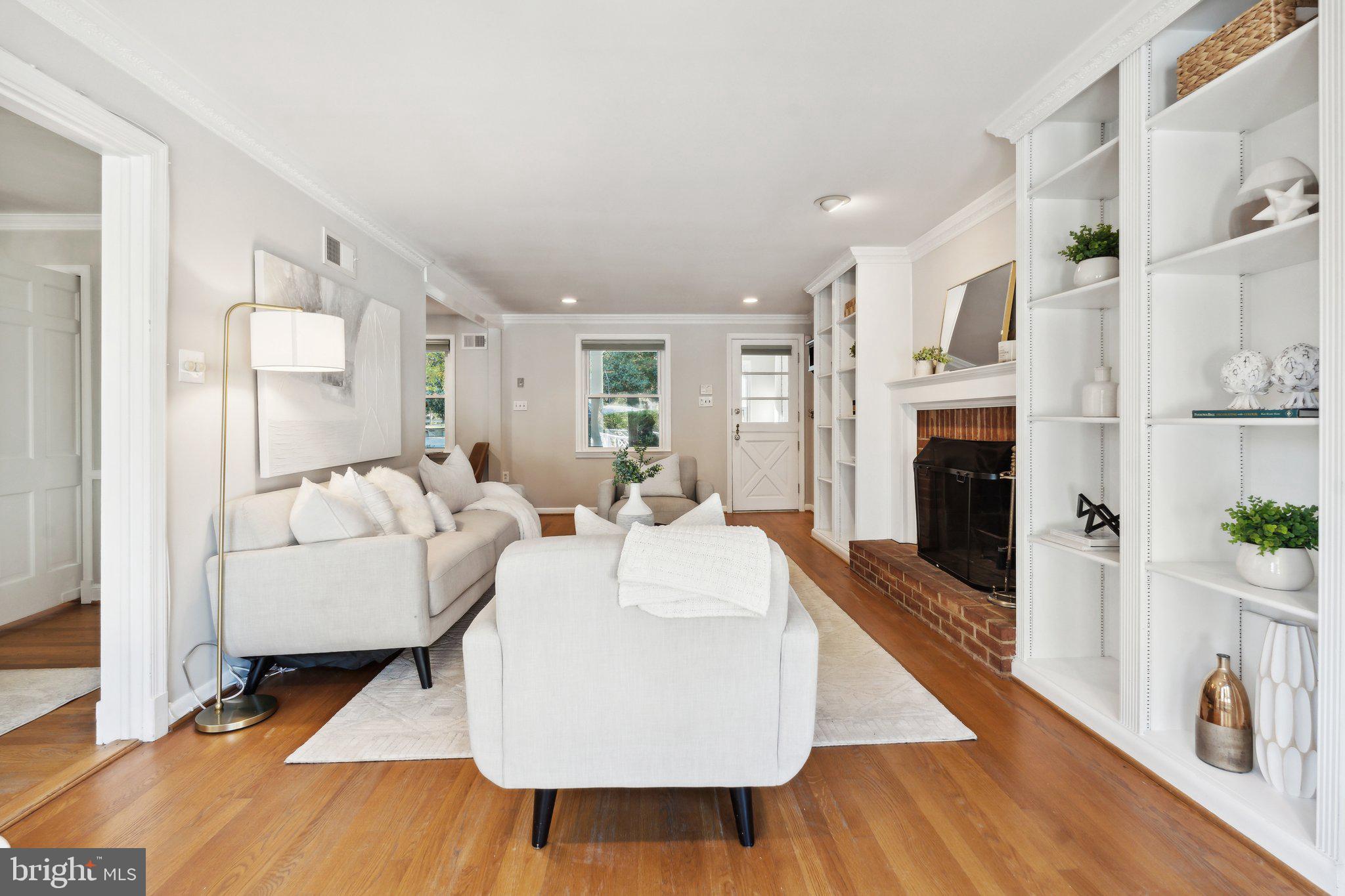 12727 River Road Potomac, MD 20854 - Photo 2 of 31 Living/Family Room