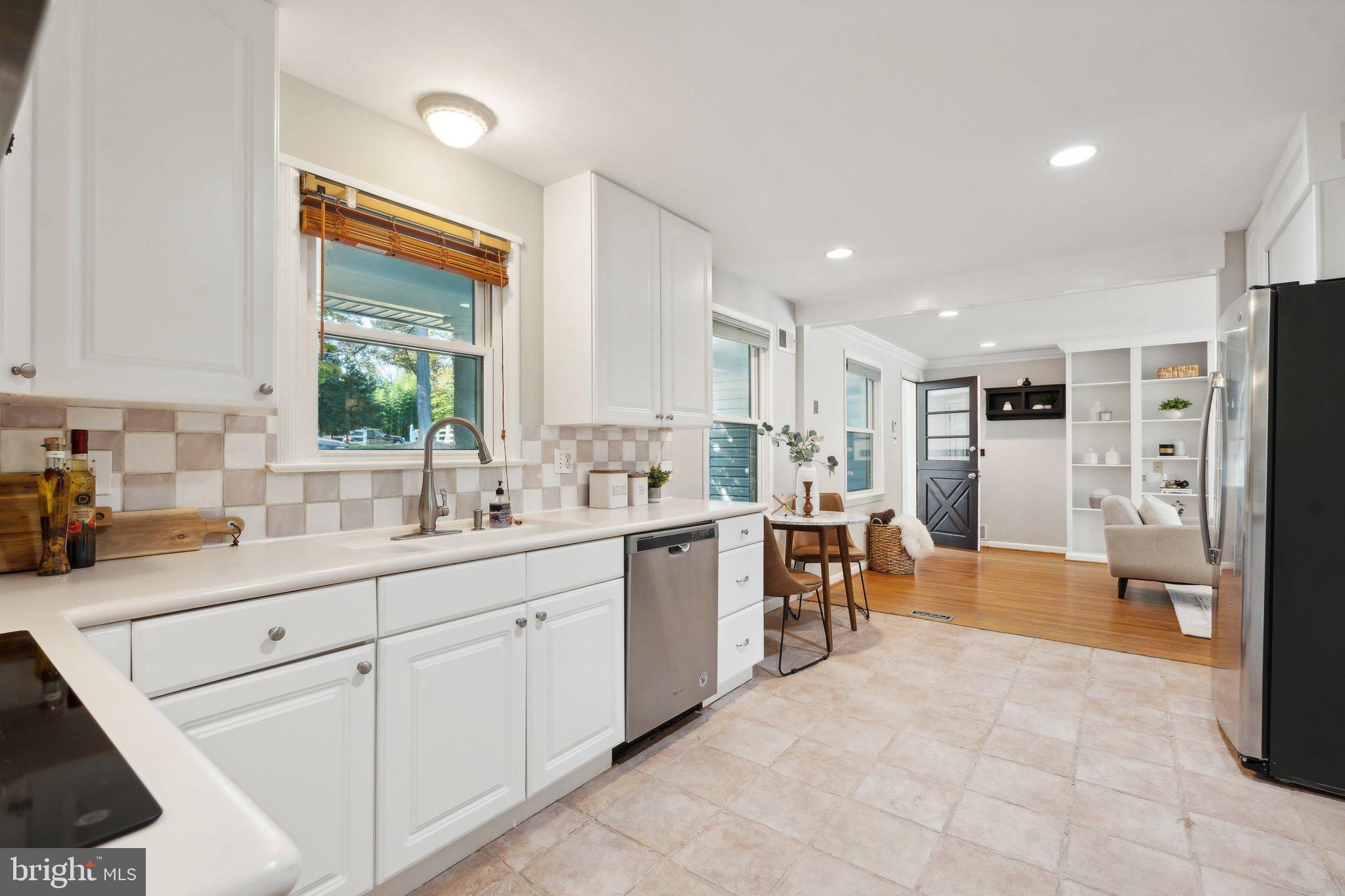 12727 River Road Potomac, MD 20854 - Photo 4 of 31 Kitchen