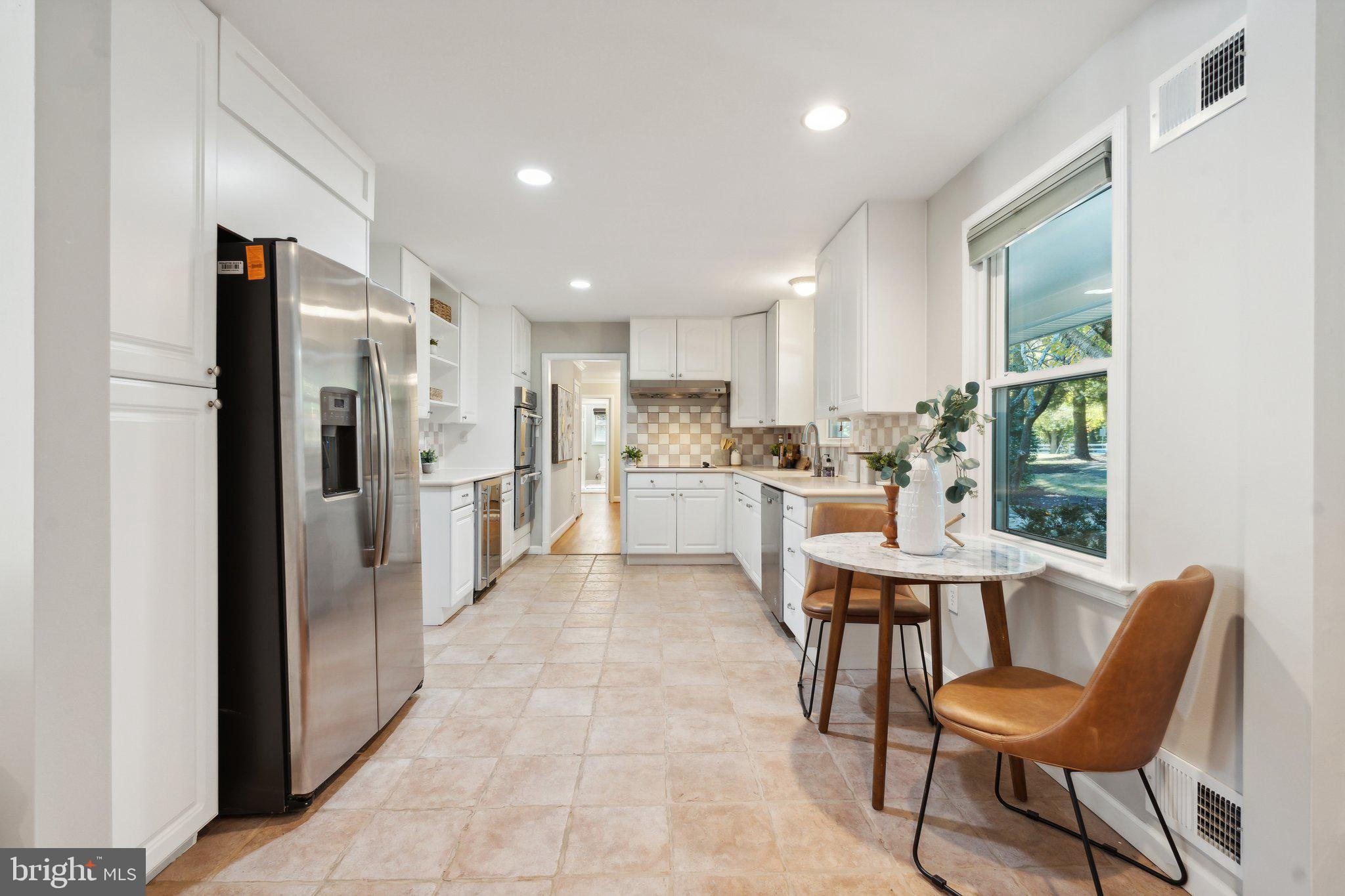 12727 River Road Potomac, MD 20854 - Photo 5 of 31 Kitchen