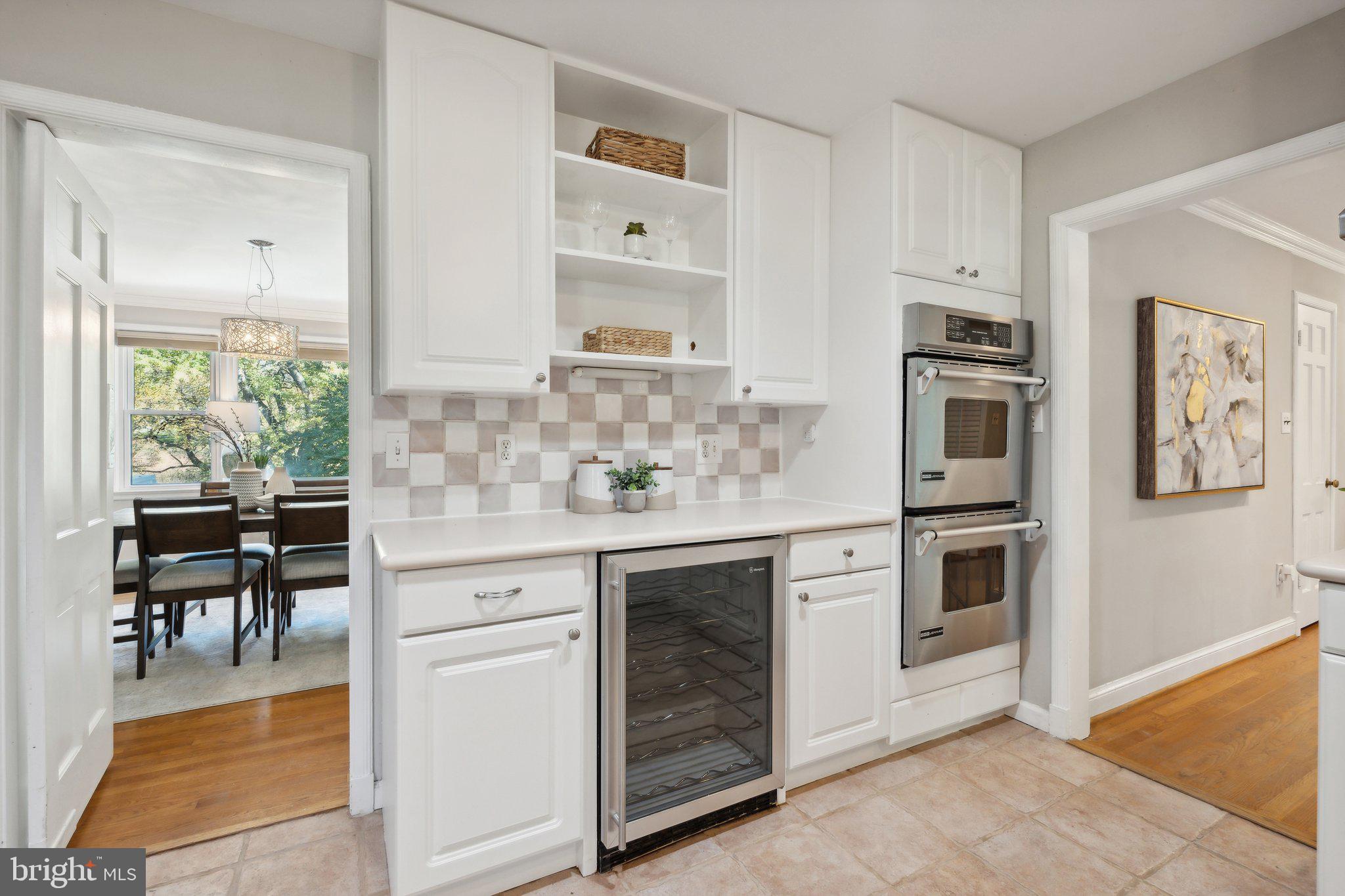 12727 River Road Potomac, MD 20854 - Photo 6 of 31 Kitchen