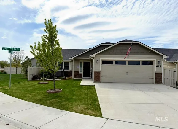 $369,900 | 695 Stanley Lake Street, Middleton, ID 83644
