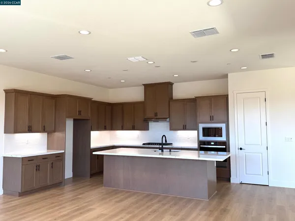 $799,000 | 17585 Bushwick Lane, Lathrop, CA 95330