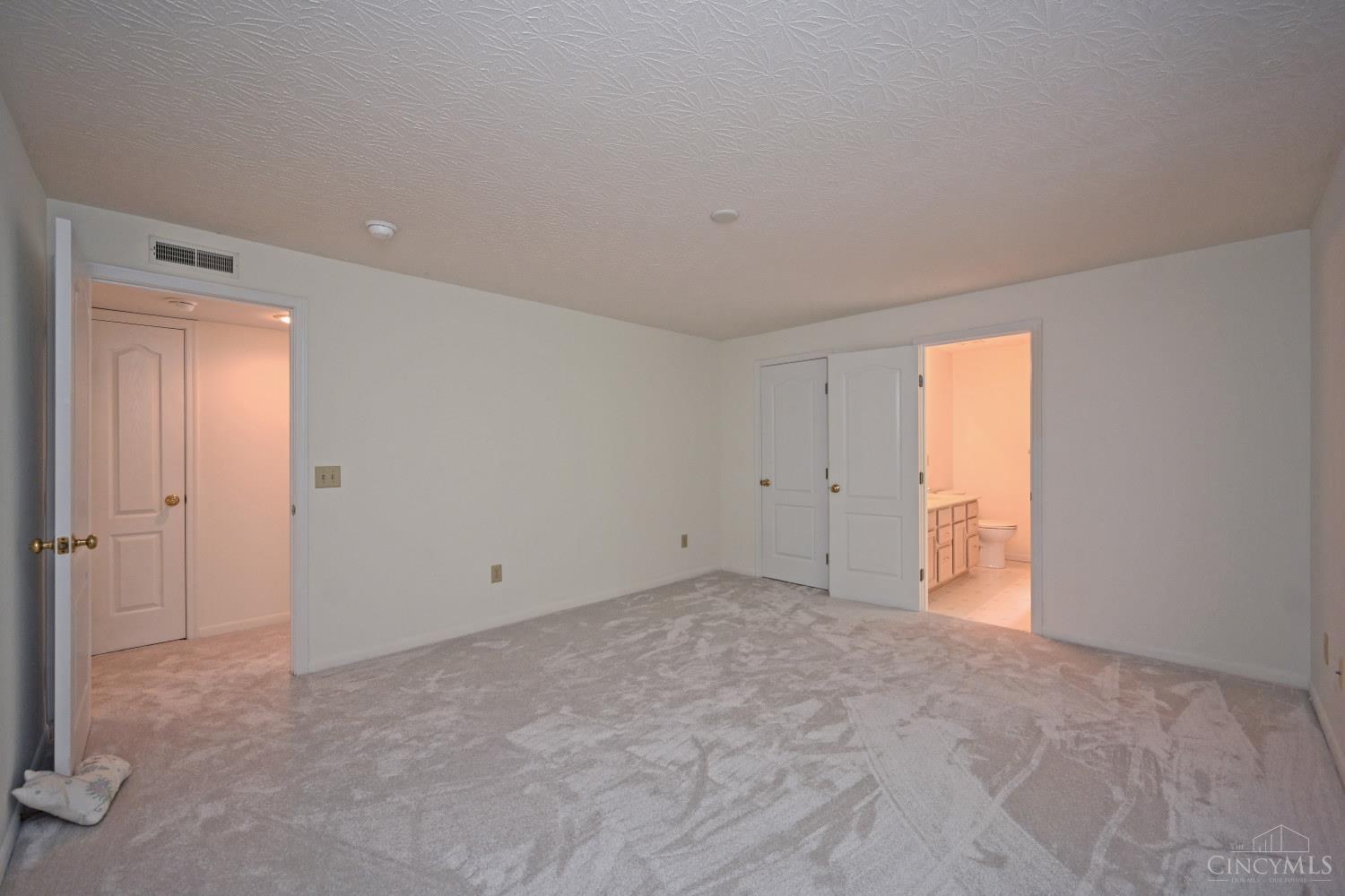 7905 Ramble View, Unit 301 Cincinnati, OH 45231 - Photo 24 of 44