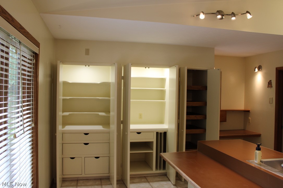 1506 Garrett Road Jefferson, OH 44047 - Photo 15 of 35 Built-in's