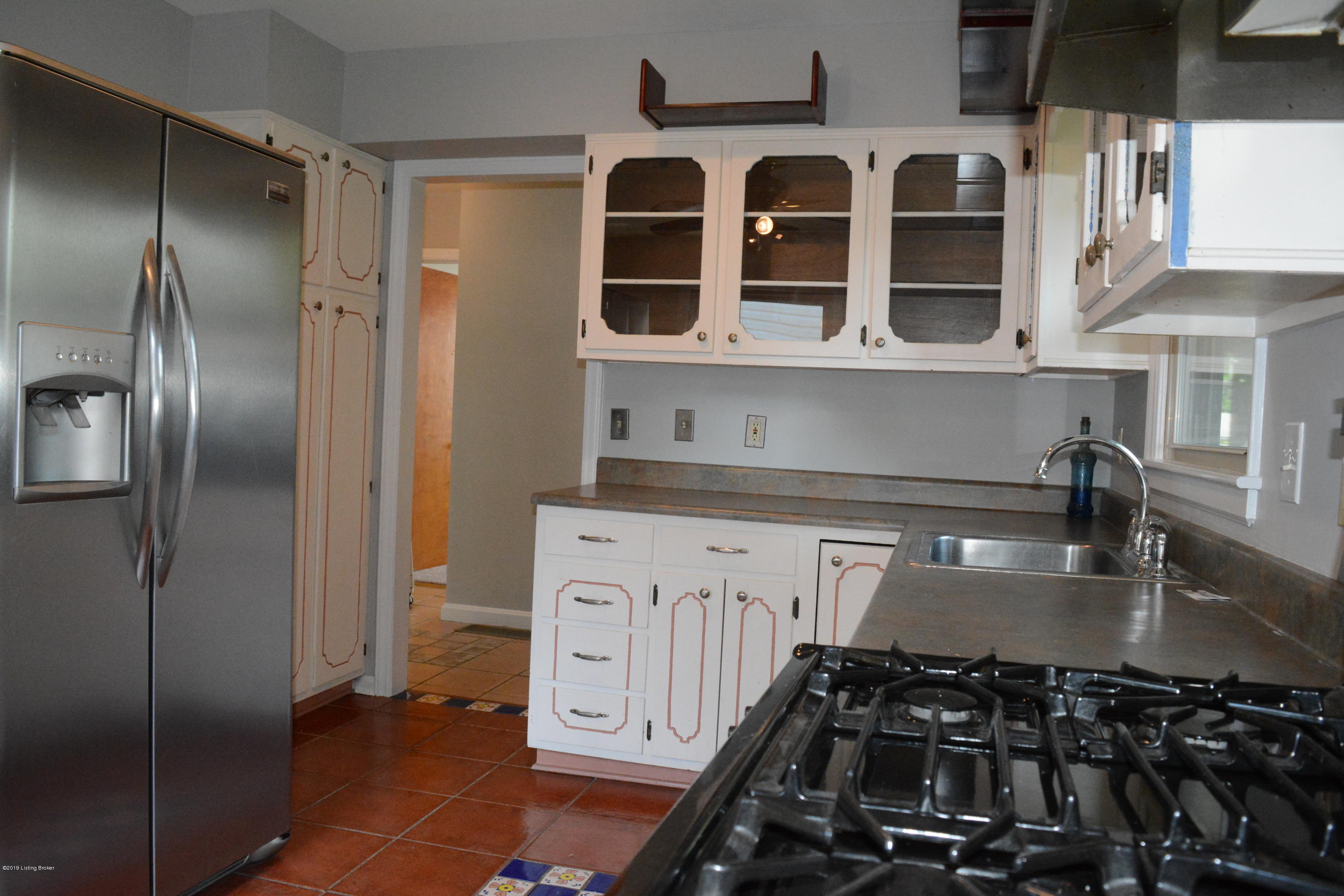 3029 Rosedale Boulevard Louisville, KY 40220 - Photo 5 of 13 With modern appliances