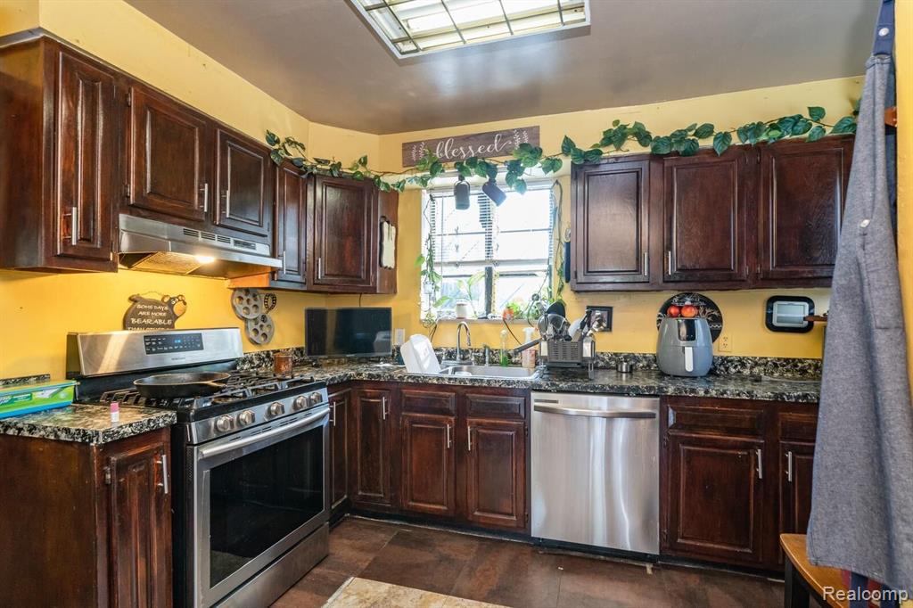 15710 Meyers Road Detroit, MI 48227 - Photo 9 of 16
