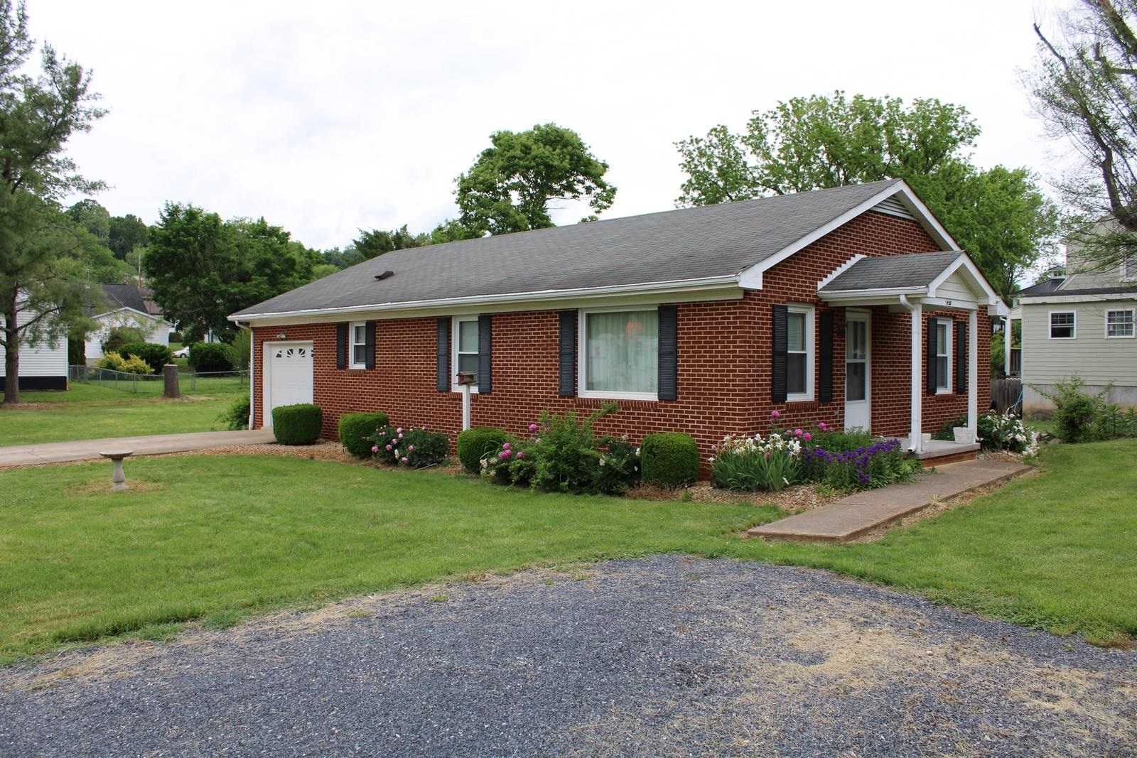 1400 Spring Hill Road Staunton, VA 24401 - Photo 2 of 43 Gallery Image 2