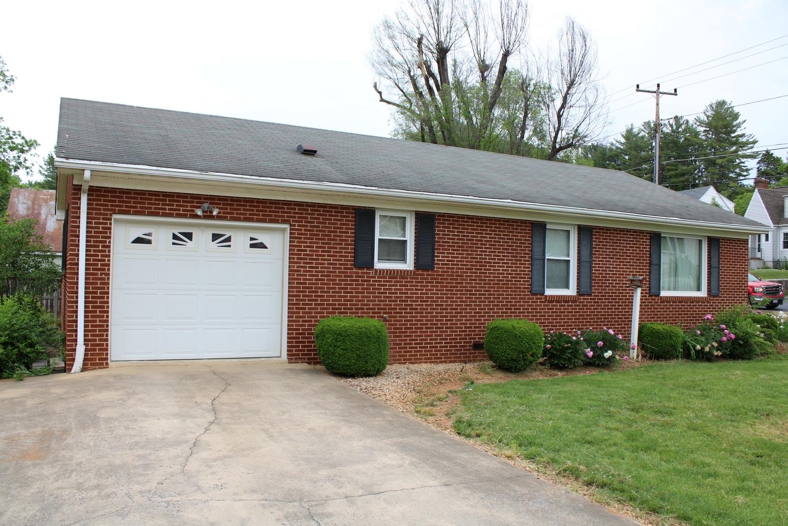 1400 Spring Hill Road Staunton, VA 24401 - Photo 3 of 43 Gallery Image 3