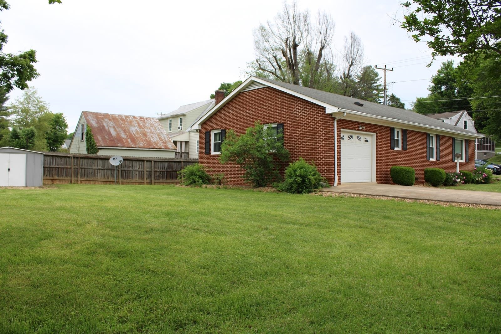 1400 Spring Hill Road Staunton, VA 24401 - Photo 5 of 43 Gallery Image 5