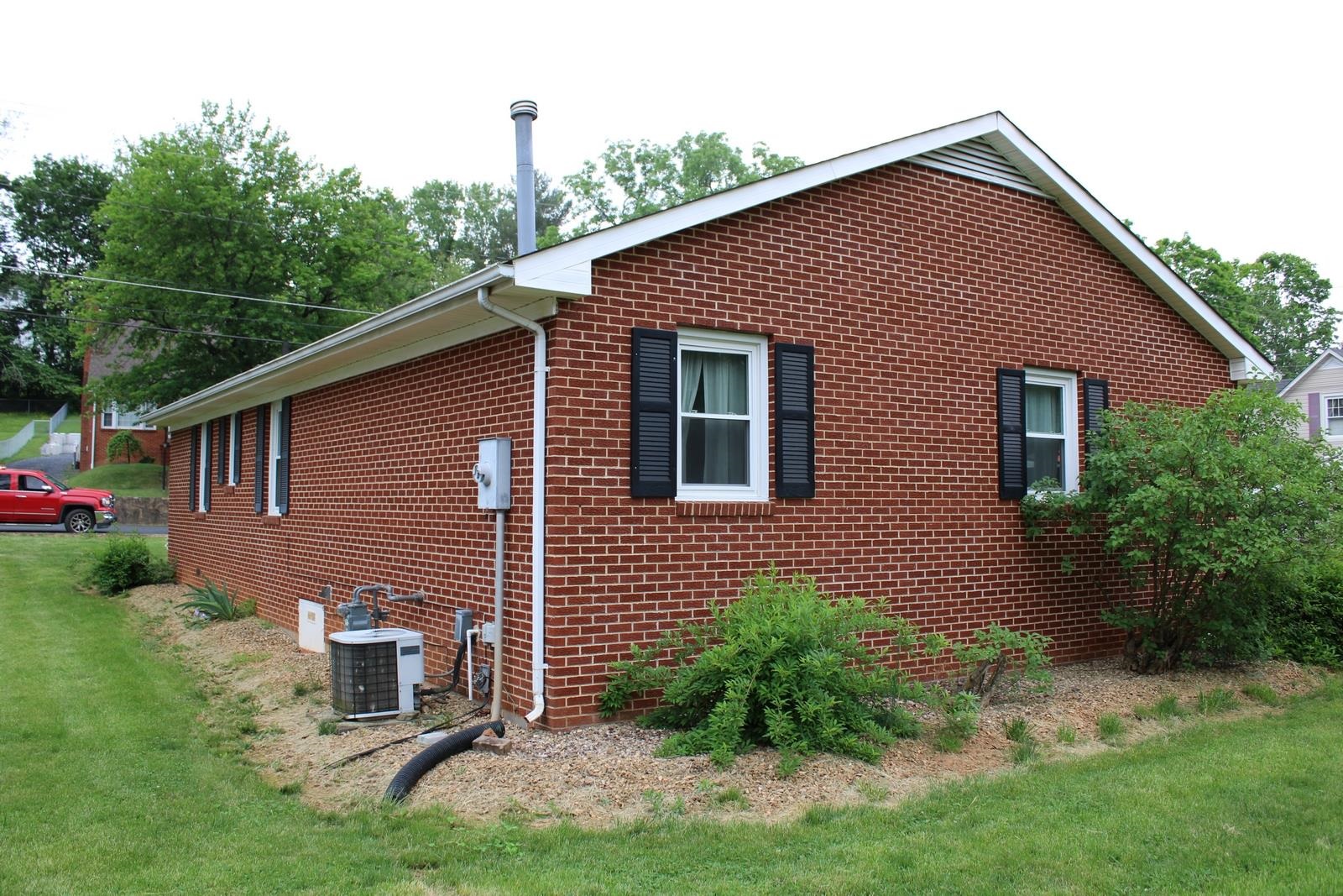 1400 Spring Hill Road Staunton, VA 24401 - Photo 8 of 43 Gallery Image 8