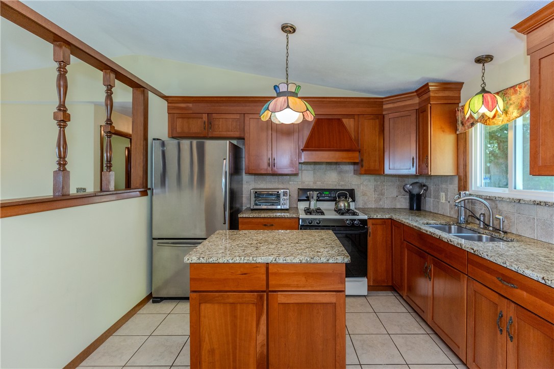 83 Curry Road Cranston, RI 02920 - Photo 12 of 40 Gallery Image 12