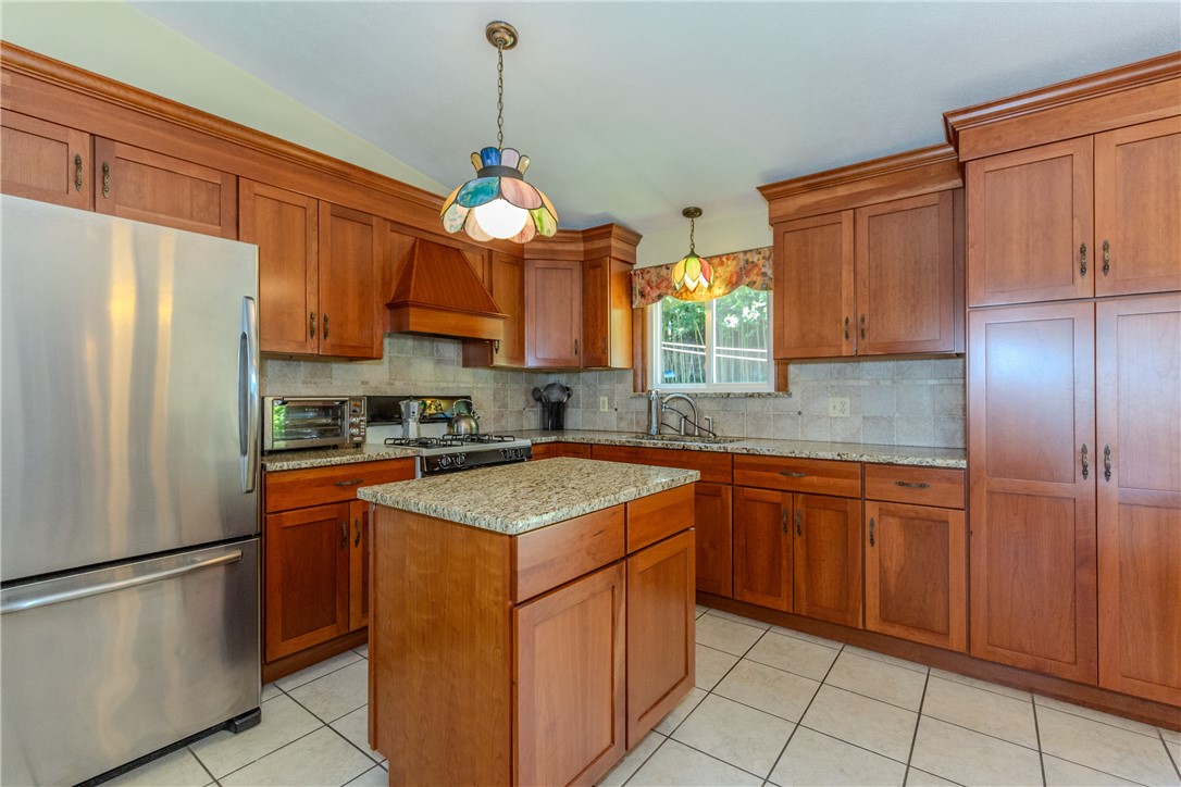83 Curry Road Cranston, RI 02920 - Photo 13 of 40 Gallery Image 13