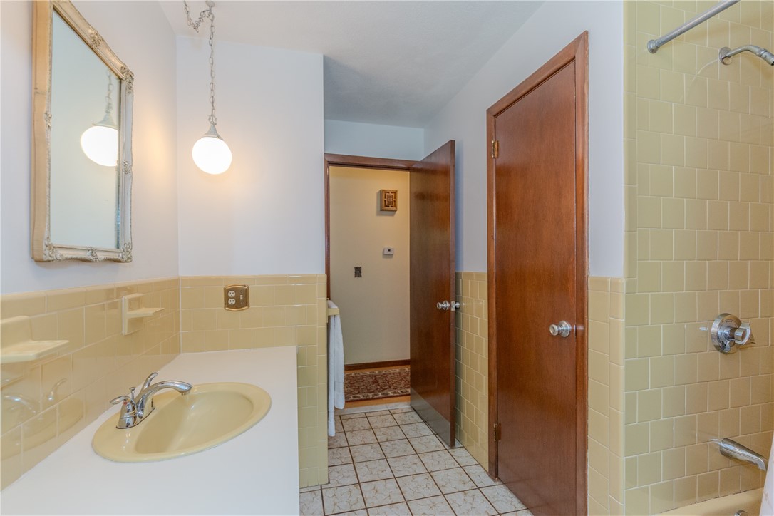 83 Curry Road Cranston, RI 02920 - Photo 24 of 40 Gallery Image 24