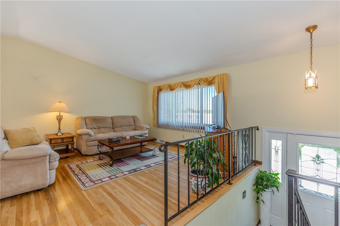 83 Curry Road Cranston, RI 02920 - Photo 8 of 40 Gallery Image 8
