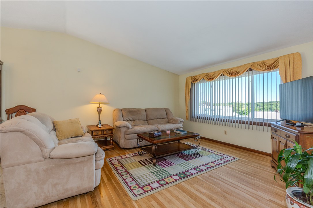 83 Curry Road Cranston, RI 02920 - Photo 9 of 40 Gallery Image 9