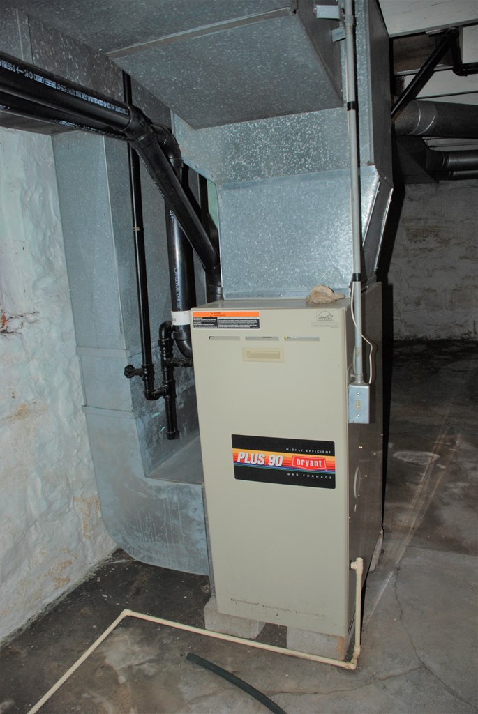 1155 Lawsonham Road Rimersburg, PA 16248 - Photo 43 of 45 a utility room with dryer and washer