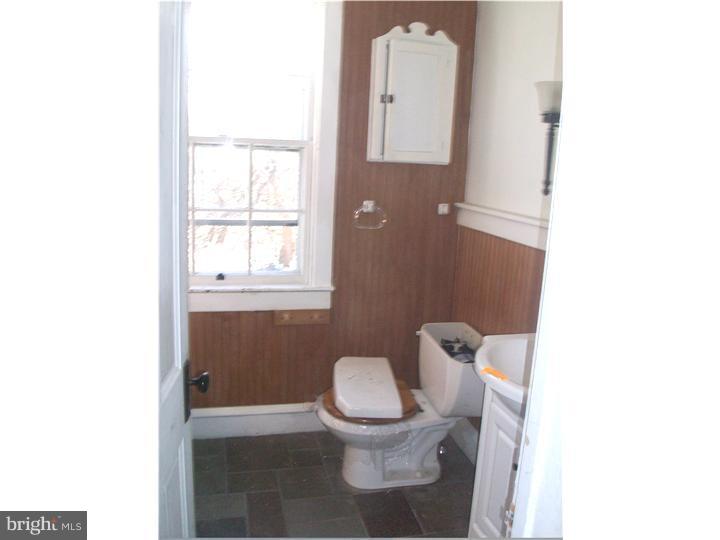 304 Swartley Road Hatfield, PA 19440 - Photo 7 of 21 Bathroom
