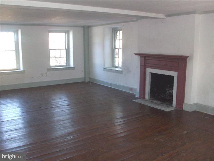 304 Swartley Road Hatfield, PA 19440 - Photo 9 of 21 Living Room