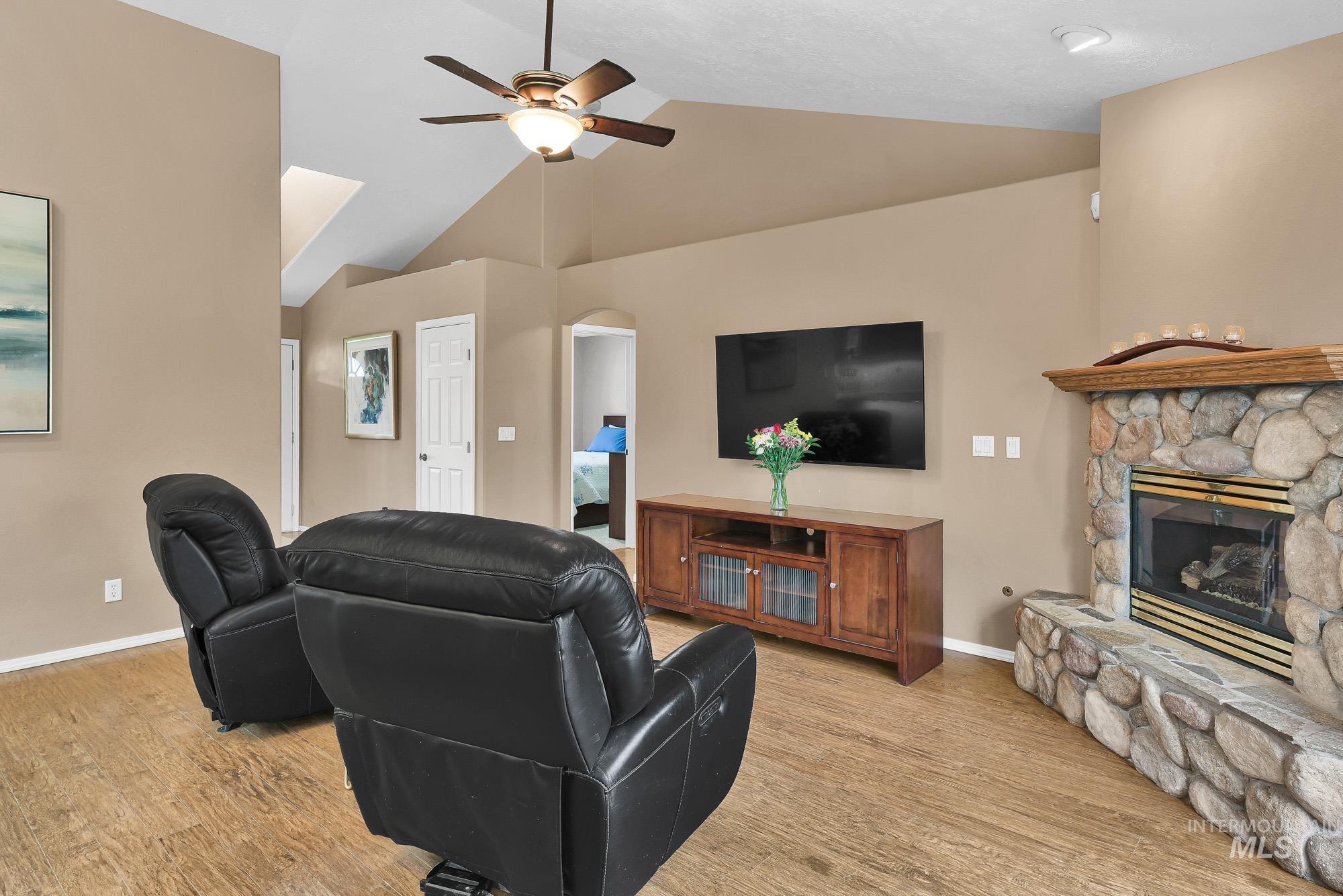23193 Forest Hills Loop Caldwell, ID 83607 - Photo 12 of 47