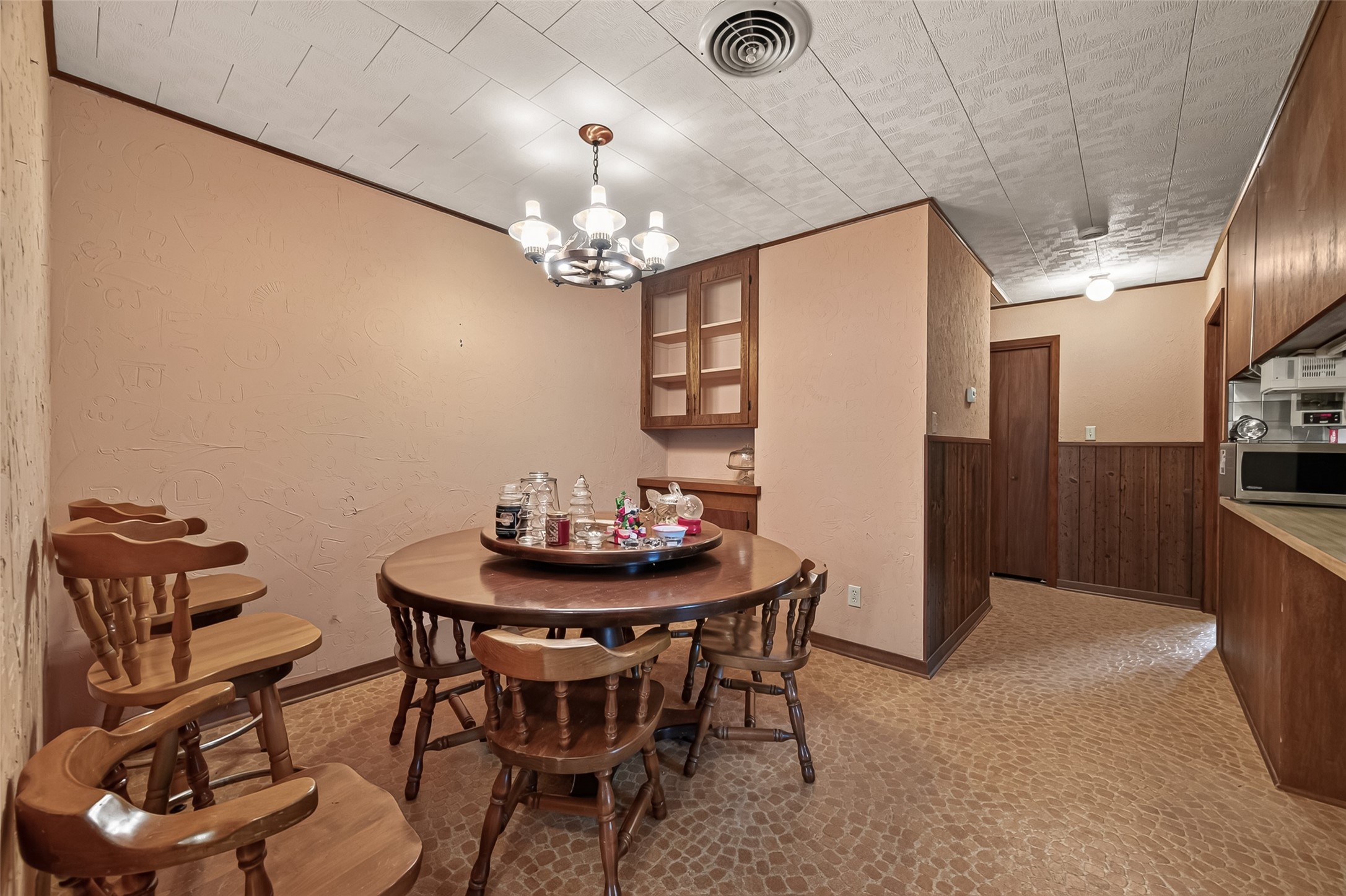 605 Julie Lane Highlands, TX 77562 - Photo 11 of 38
