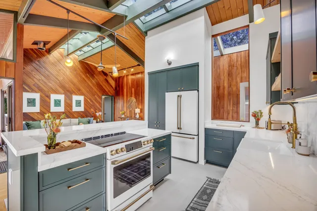 a kitchen that has a stove and a refrigerator