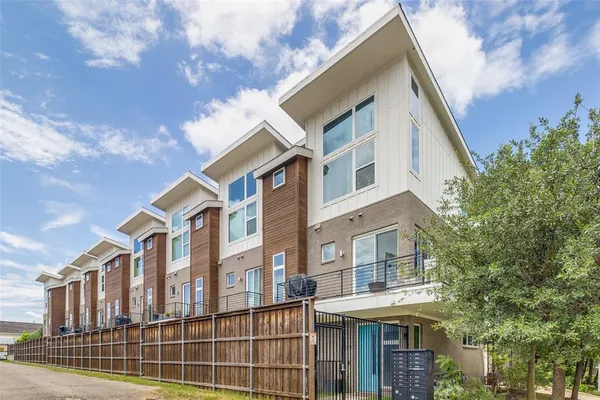 $3,100 | 4626 Munger Avenue, Unit 201, Dallas, TX 75204