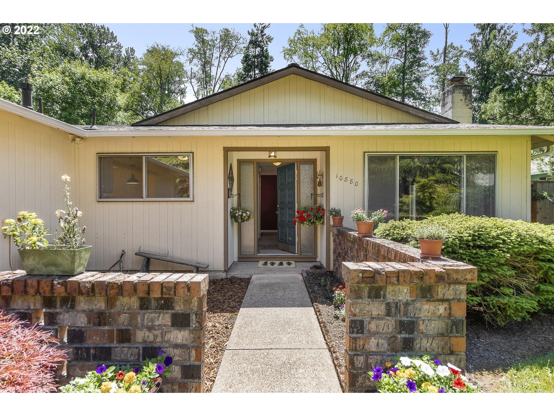 10880 Southwest Pathfinder Way Tigard, OR 97223 - Photo 2 of 26 a front view of a house with garden