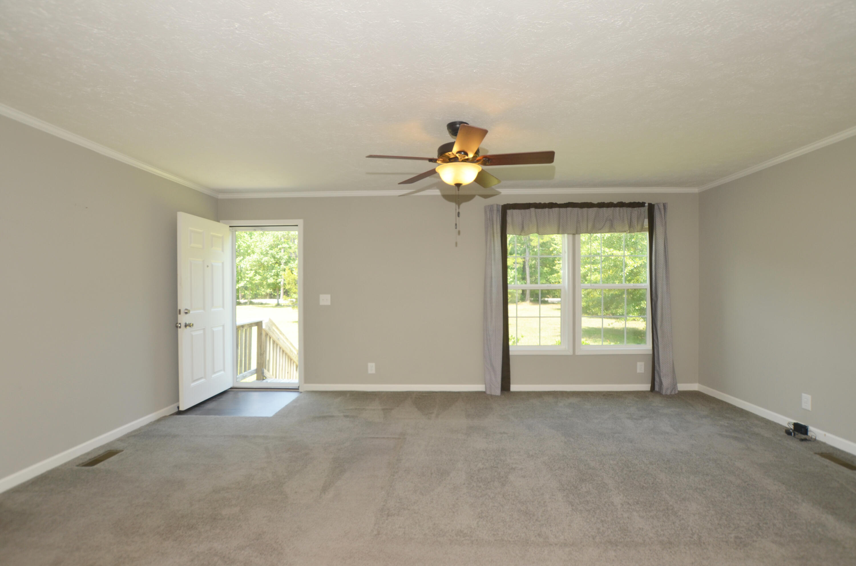 8142 Doar Road Awendaw, SC 29429 - Photo 13 of 31 10-living