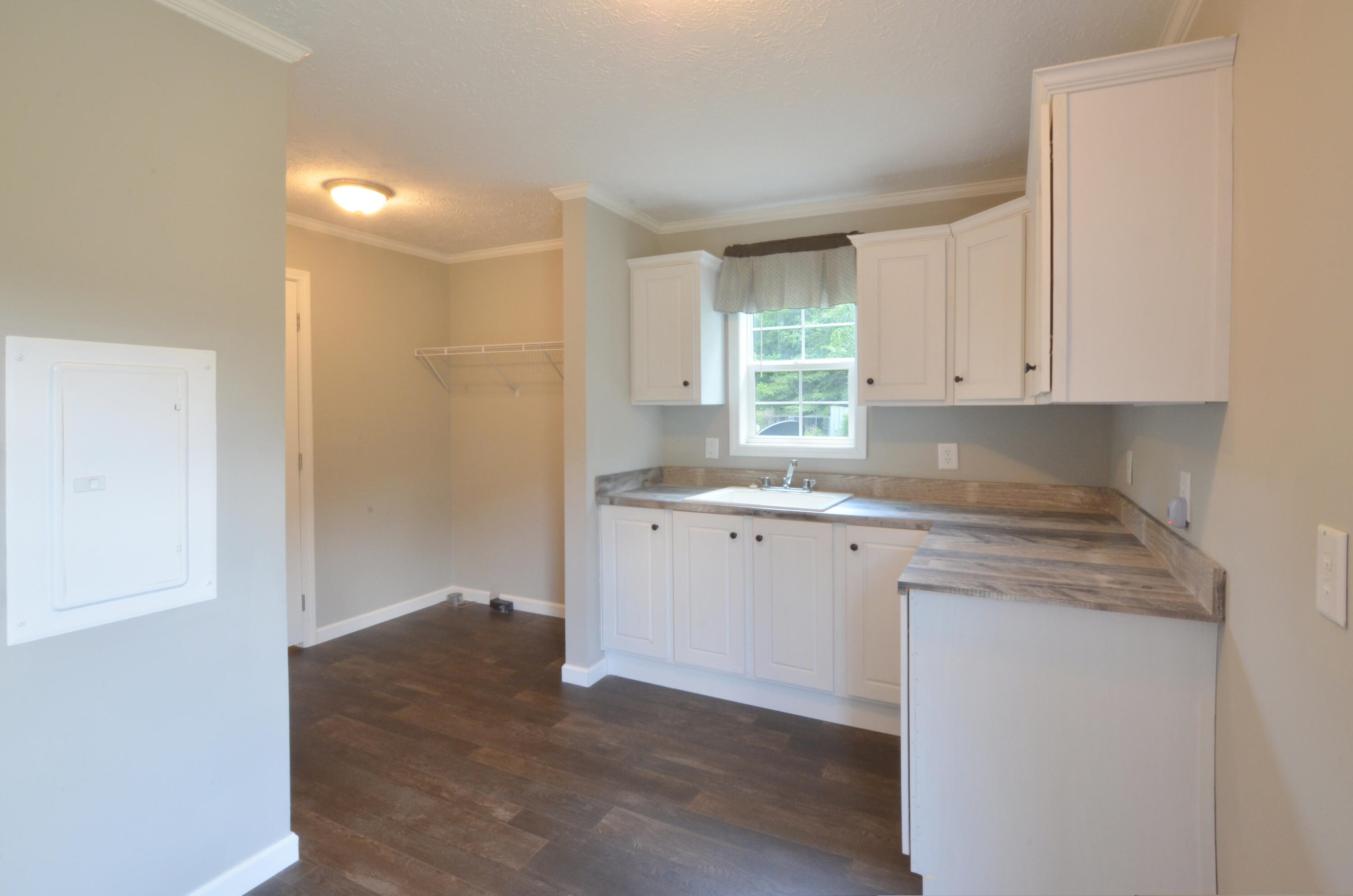 8142 Doar Road Awendaw, SC 29429 - Photo 23 of 31 19-Laundry
