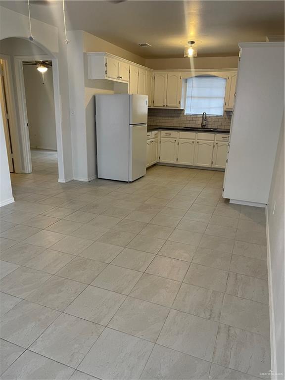 1408 Pine Street, Unit D Weslaco, TX 78596 - Photo 2 of 10 Living room overloking Kitchen view