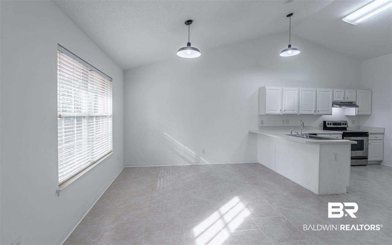 139 Destrehan Road Fairhope, AL 36532 - Photo 12 of 25 Breakfast Room