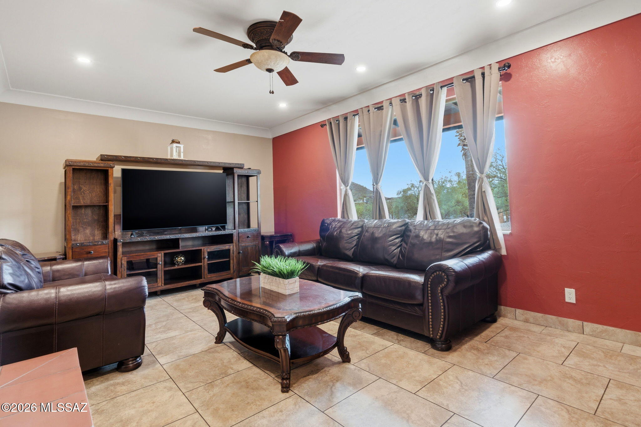 5645 South Caballo Road Tucson, AZ 85746 - Photo 9 of 43 Living roon