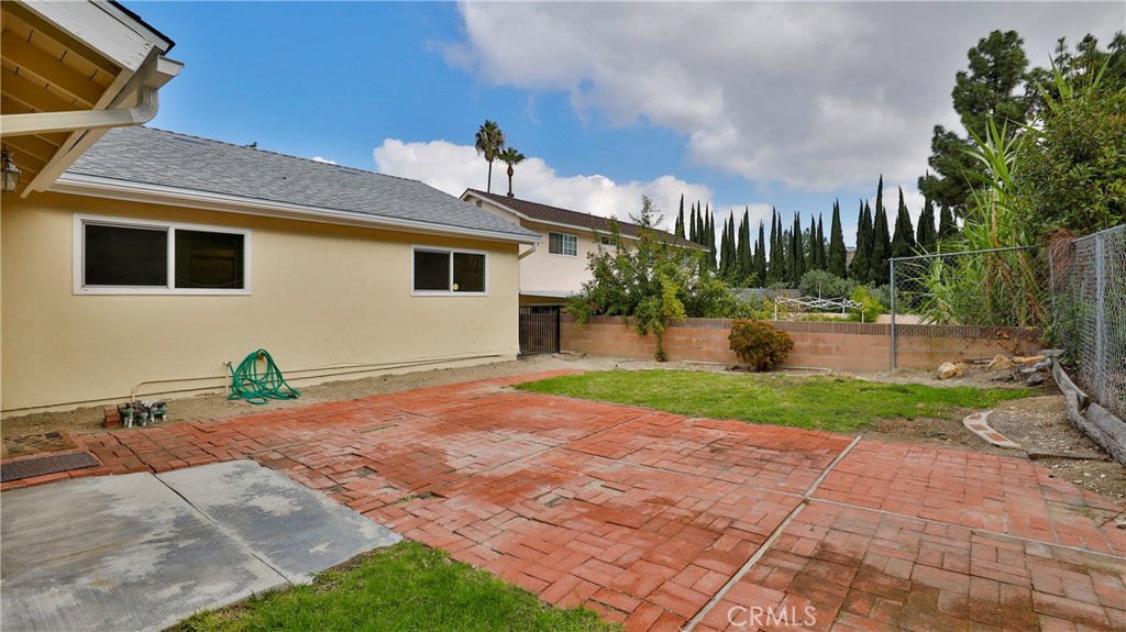 304 Navajo Springs Road Diamond Bar, CA 91765 - Photo 28 of 39 a front view of a house with garden