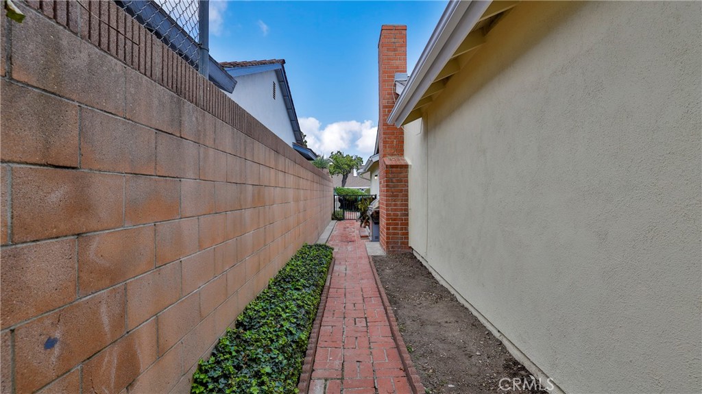 304 Navajo Springs Road Diamond Bar, CA 91765 - Photo 29 of 39 a view of a pathway with a pathway
