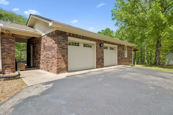 $749,500 | 203 Dogwood Circle, Waverly, TN 37185