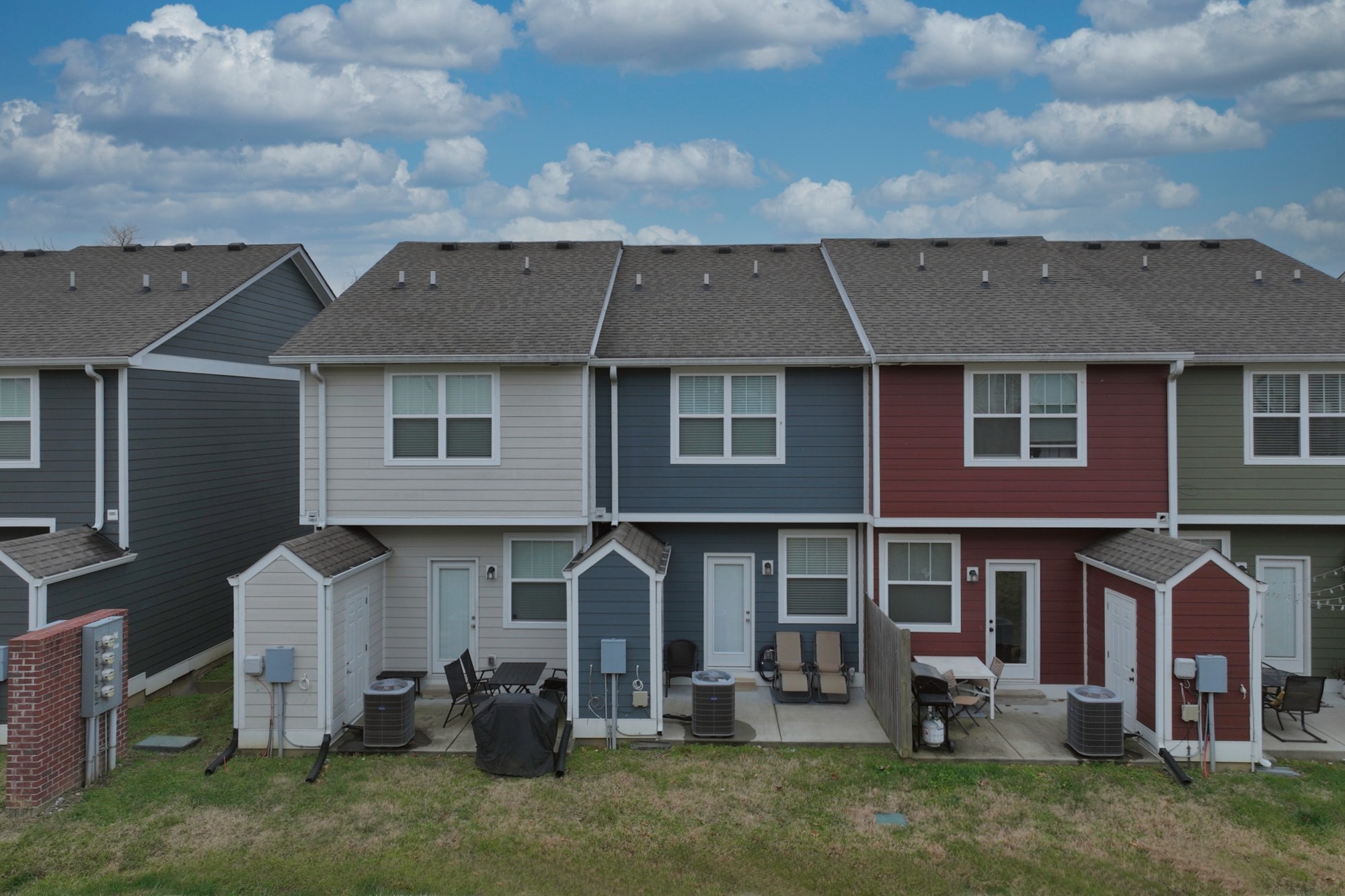 1382 Rural Hill Road, Unit 337 Antioch, TN 37013 - Photo 6 of 45 a front view of a house with garden