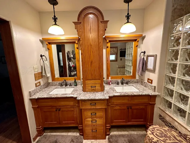 $599,900 | 615 South 6th Street, Canadian, TX 79014