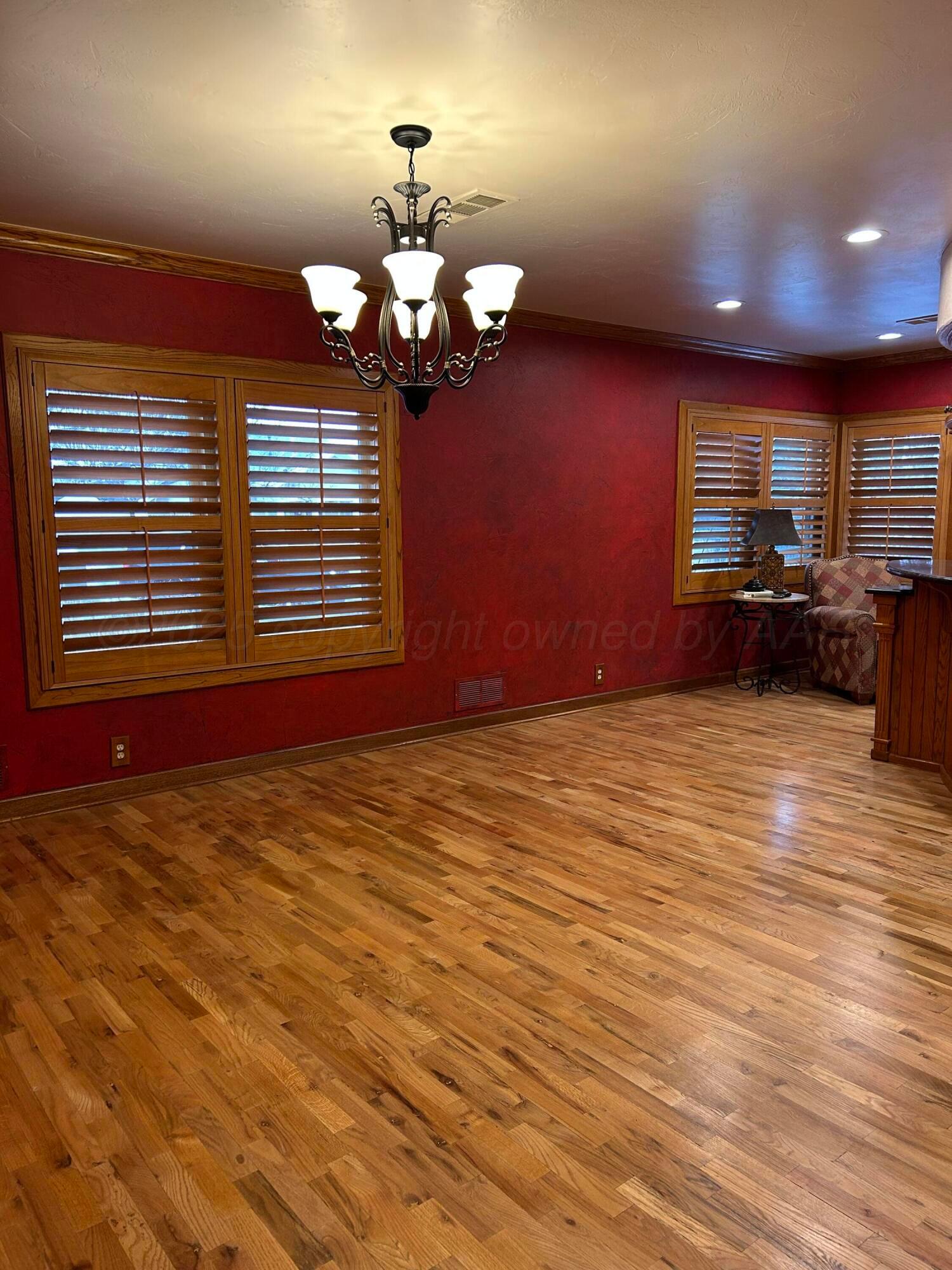 615 South 6th Street Canadian, TX 79014 - Photo 8 of 56 IMG_8018