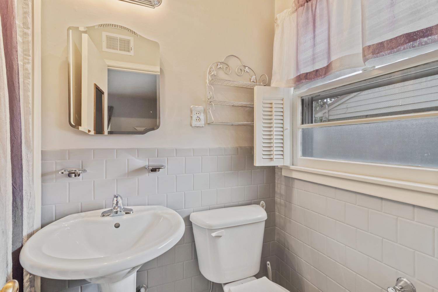 5034 Quince Road Memphis, TN 38117 - Photo 19 of 25 a bathroom with a toilet sink and mirror